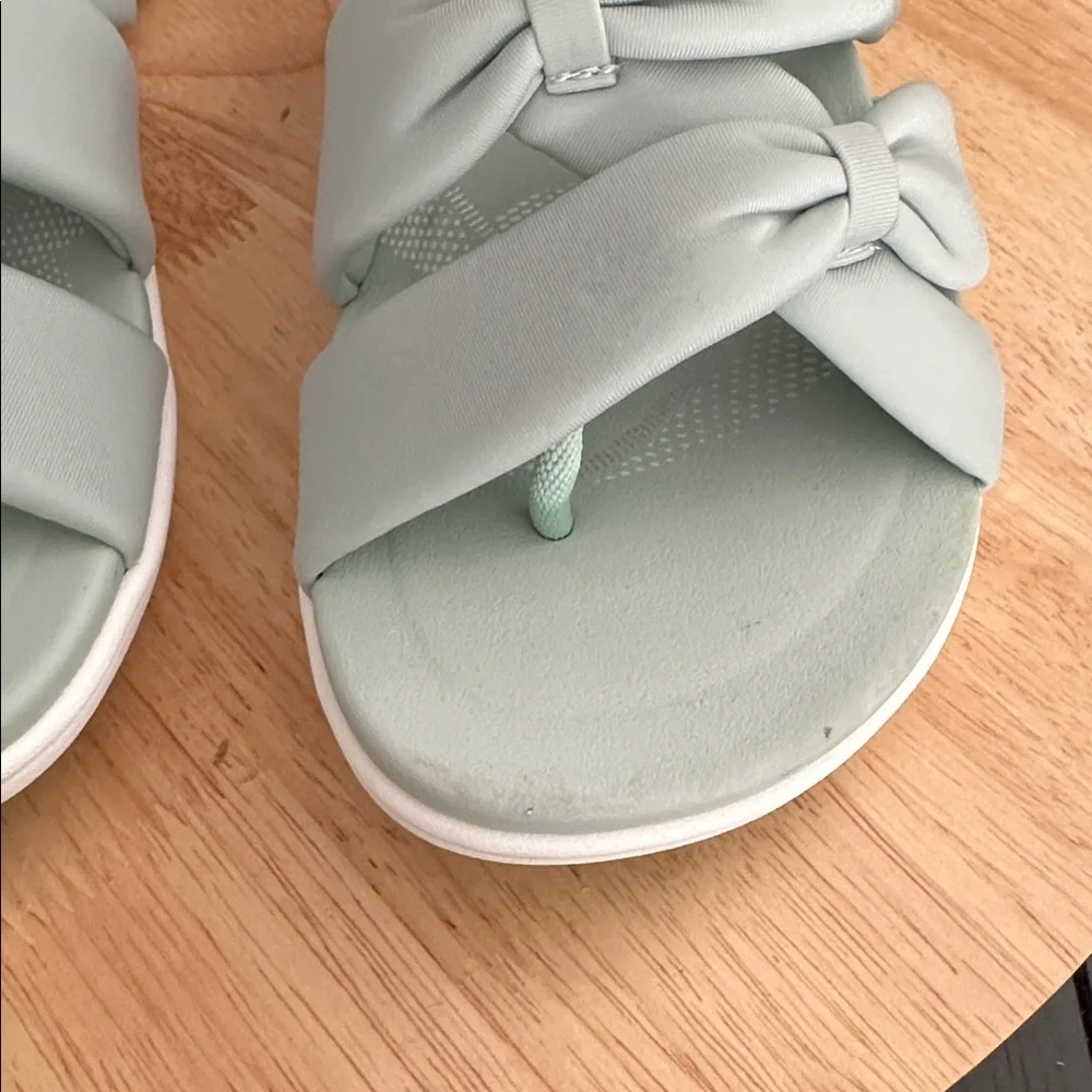 Clarks Cloudsteppers Washable Thong Sandals - BreezeRae Ava 8.5wide sage